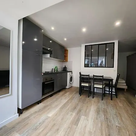 Apartamento Charment Proche Paris 15 *