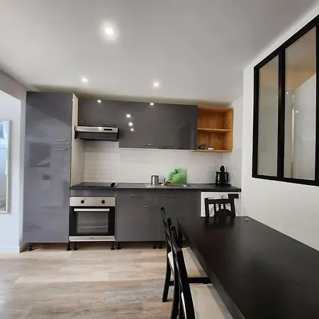 Charment Proche Paris 15 *