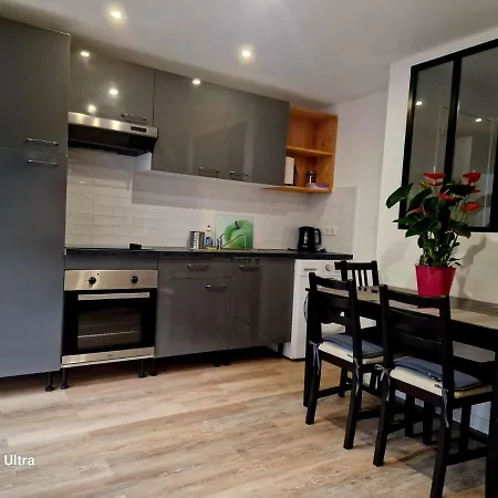 Apartment Charment Proche Paris 15 *